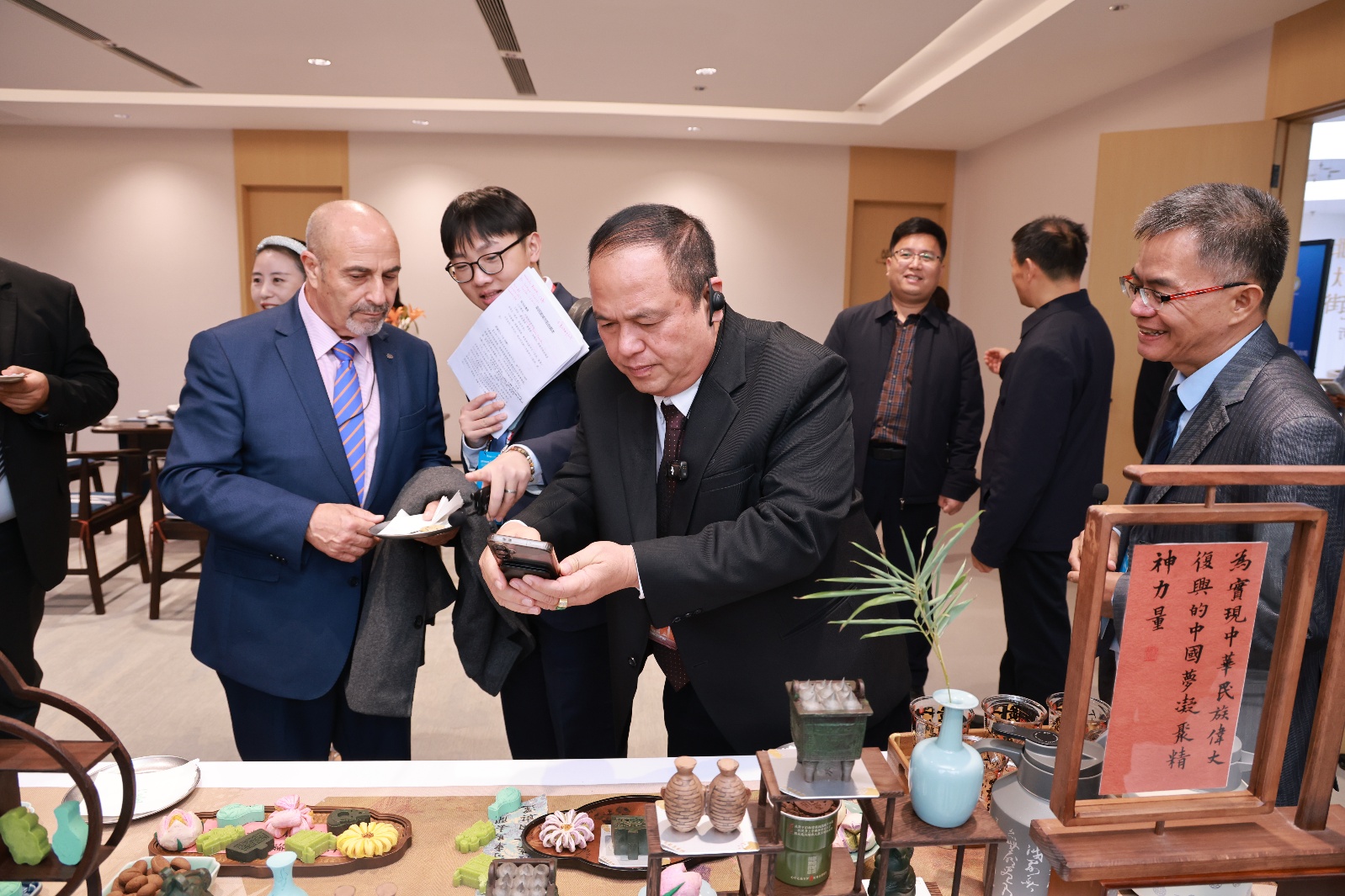 如图片无法显示,请刷新页面