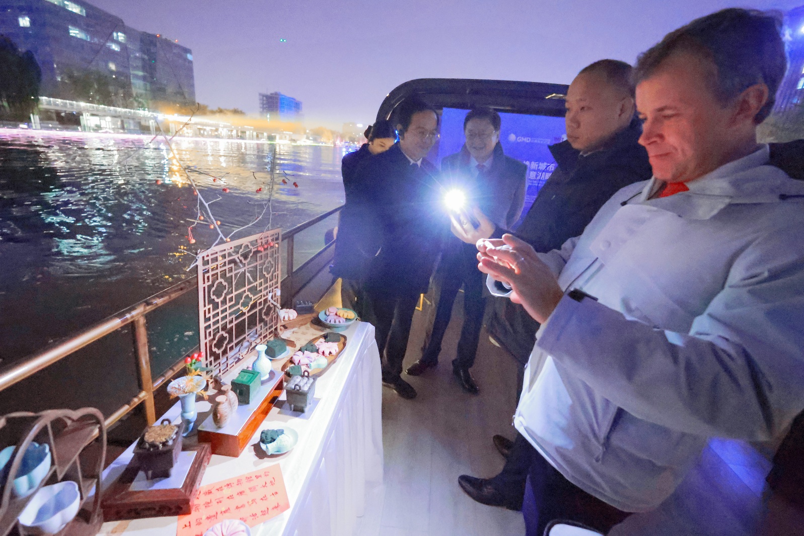 如图片无法显示,请刷新页面