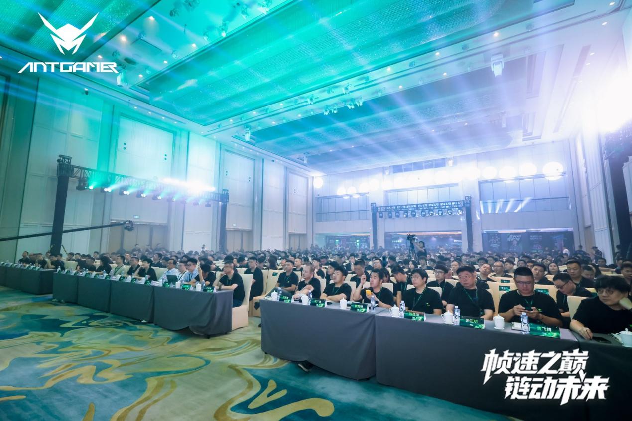 2025蚂蚁电竞新品发布会盛大举行，全球首款750Hz显示器重磅亮相