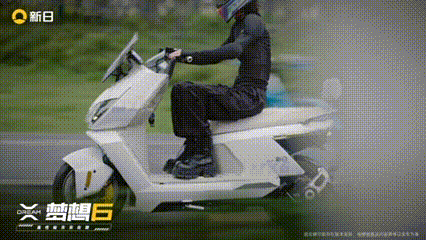 男人骑着摩托车

AI 生成的内容可能不正确。