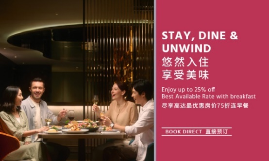 A group of people eating at a restaurant

Description automatically generated