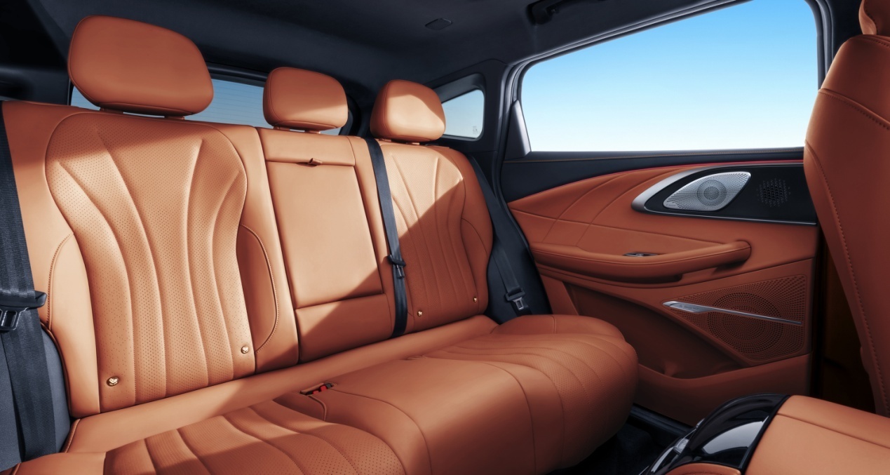 C: UserszhaonaAppDataLocalMicrosoftWindowsINetCacheContent. Word05-2025 Lingyun _ interior _ rear space.jpeg