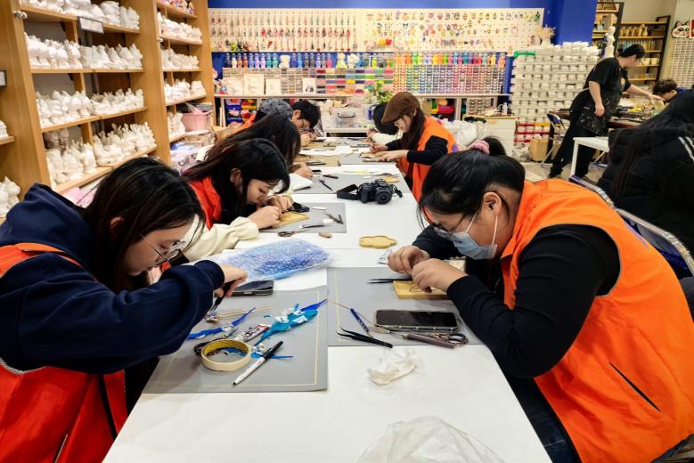 手工正面合影