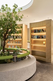 图片包含 室内, 活, 房间, 窗户
描述已自动生成