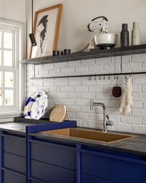 厨房的摆设布局
中度可信度描述已自动生成