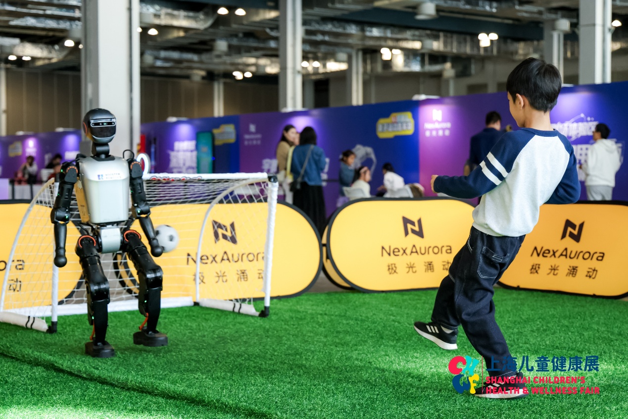 图片包含 草, 人, 建筑, 室内 AI 生成的内容可能不正确。