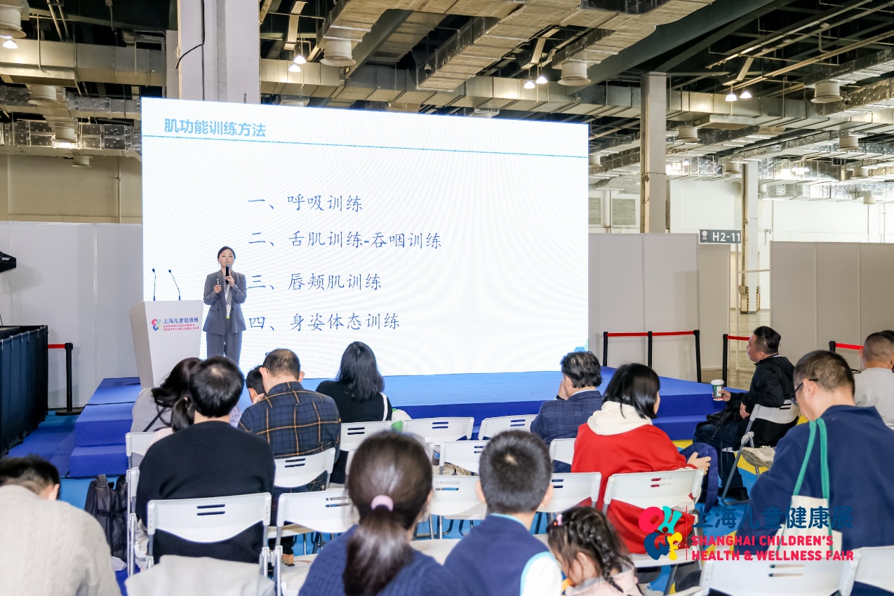 会议室里的人们 AI 生成的内容可能不正确。