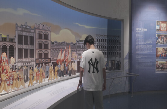 男人站在街道上

AI 生成的内容可能不正确。