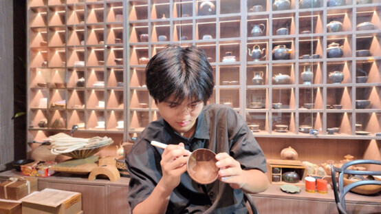 人在吃东西

AI 生成的内容可能不正确。